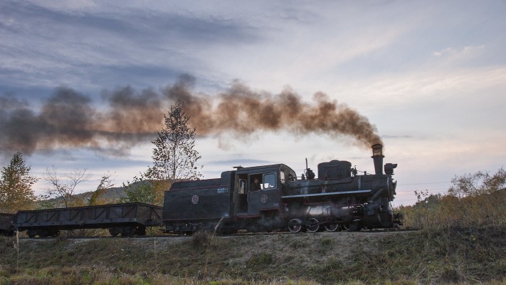 Just after sunset on September 28, 2005, 0-8-0 C2 steam locomotive 044 leads a loaded coal train from the mines at Hongguang into Lixin.