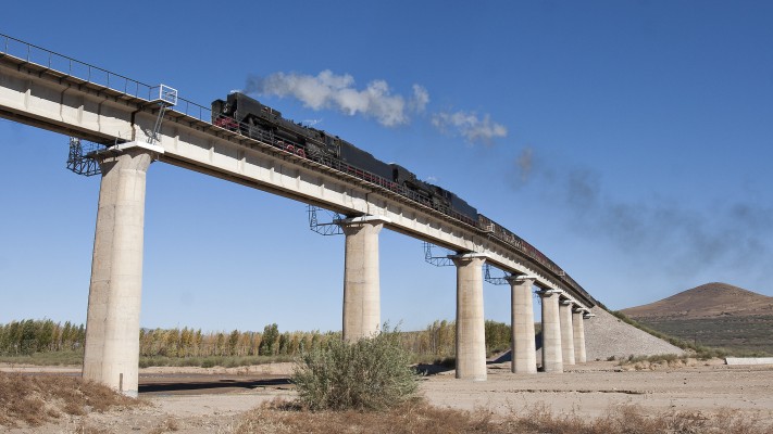 Westbound Jitong Railway freight train crossing the big bridge just east of Chagganhada, Inner Mongolia, China, in October 2005.