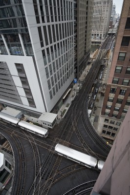 Two Chicago L trains passing at Tower 18 in the northwest corner of the Loop.