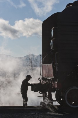 Jitong Railway worker and QJ steam locomotive at Daban in November 2005.