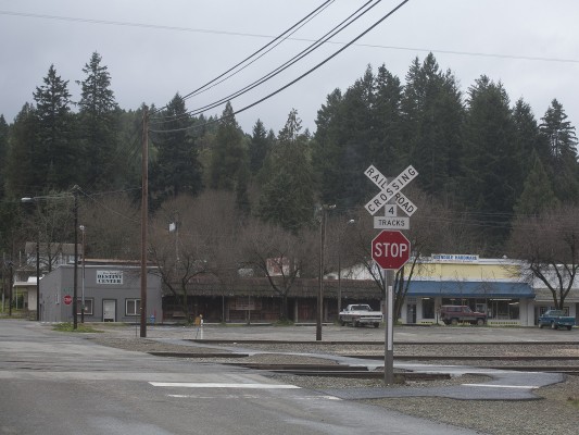 Railroad crossing in Glendale, Oregon, on February 1, 2010.