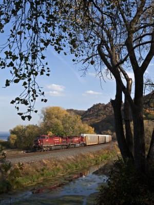 Canadian Pacific westbound intermodal train no. 199 at Lakeview, Minnesota, on October 9, 2011.