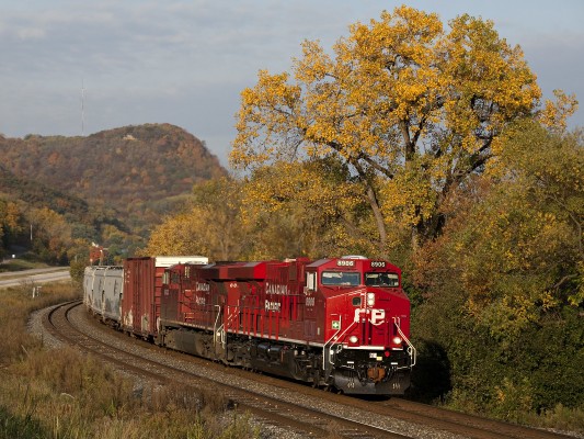 Canadian Pacific eastbound freight train no. 280 near Winona, Minnesota, on October 8, 2011.