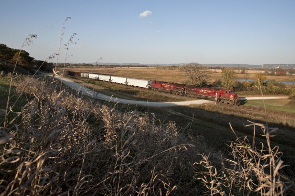 Canadian Pacific eastbound freight train no. 498 at Kellogg, Minnesota, on October 8, 2011.