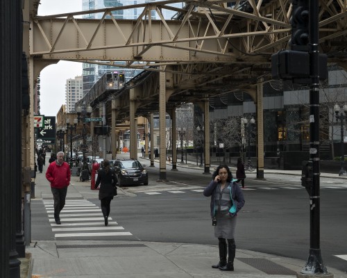 Pink Line train at Franklin Street approaching the northwest corner of Chicago's Loop.