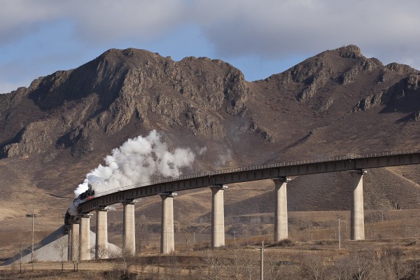 Jitong Railway passenger special crossing the viaduct at Simingyi on Inner Mongolia's Jingpeng Pass in November 2005.