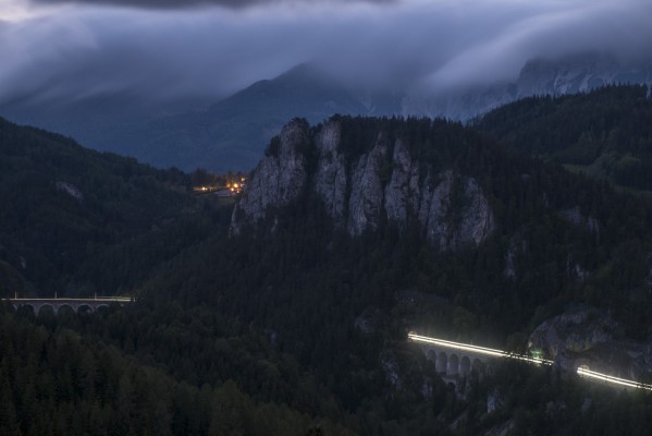 As night descends on the 20-Schilling View, a northbound freight train paints a trail of lights across Kalte Rinne and Krauselklause viaducts at Breitenstein.