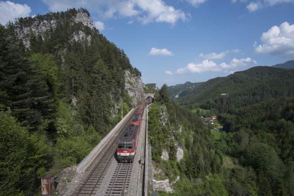 Southbound freight train led by a Class 1144 headend helper on Krauselklause Viaduct at Breitenstein. The viaduct, built by hand in the early 1850s, has two levels of arches: three arches on lower level with six arches above.