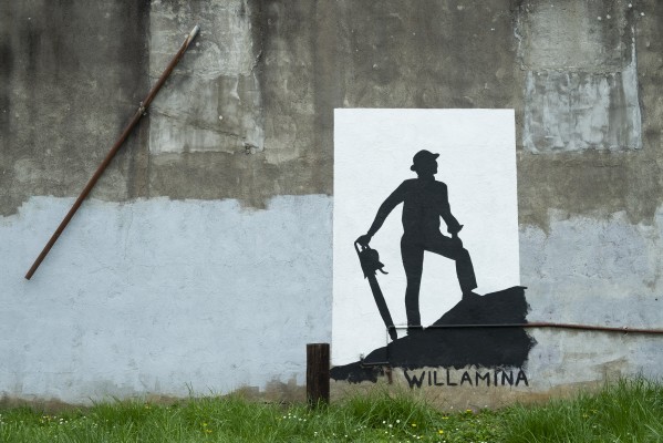 Wall mural honoring the logging heritage of Willamina, Oregon.