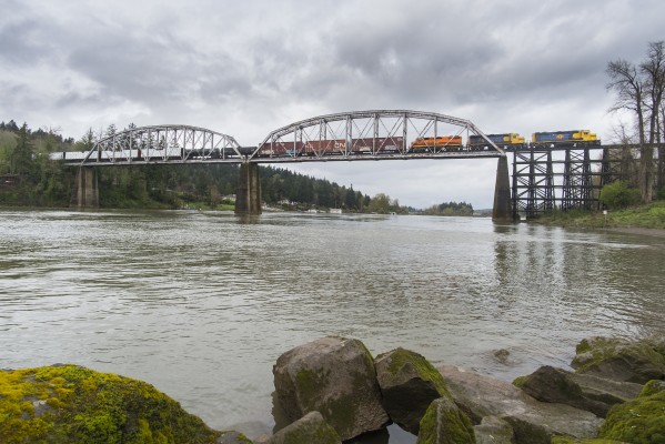 Portland and Western freight train 664 crossing the Willamette River between Lake Oswego and Milwaukie, Oregon, on March 21, 2016.