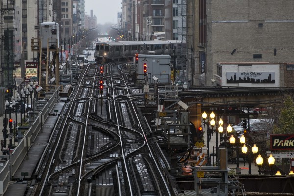 Chicago L train approaching Tower 12 at the southeast corner of the Loop.