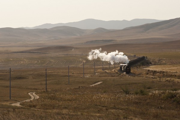 Jitong Railway freight train sweeps through the s-curves near Chagganhada.