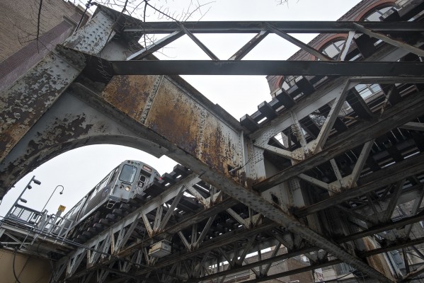Inbound Chicago L train departing Armitage station.